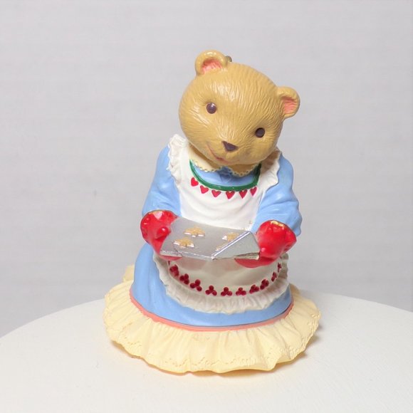 Hallmark The Bearingers Victoria Circle Bear Family 5 Ornaments Christmas 1993 - Picture 13 of 16